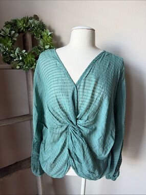 Umgee twist knot long sleeve top